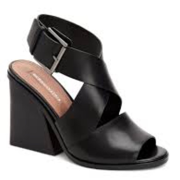 BCBGMaxAzria Shoes - BCBGMAXAZRIA Sara Chunky Square Heel Sandal Ankle Strap Black Leather Size 9.5